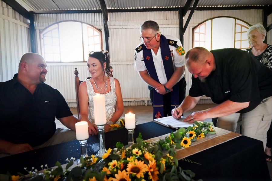 Wedding ceremony by Dr. Gerrit Rademeyer in Bonnievale